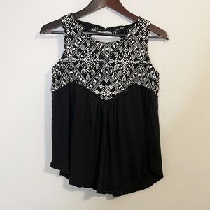 Lucky Brand Black Boho Sleeveless Flowy Tank Top White Decorative Embroidery